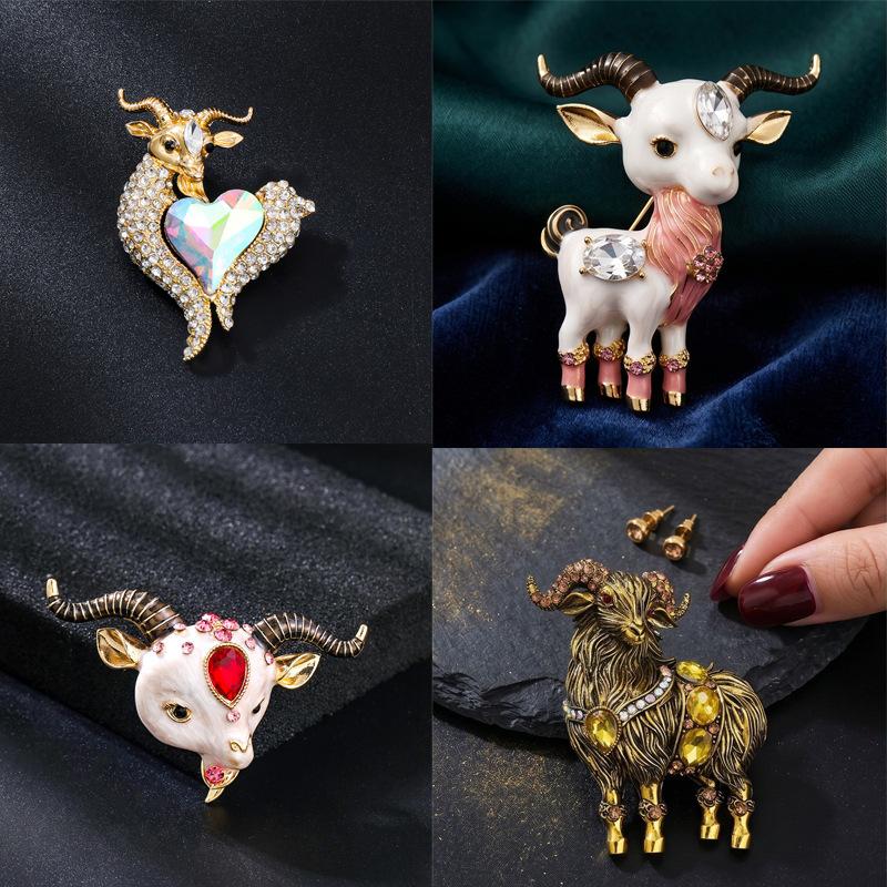 Unique Women'S Formal Wear - Broche Único de Cabra con Pedrería,
